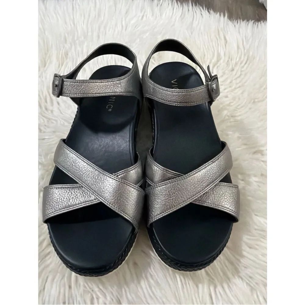 Vionic Leather Metallic Silver Cross-Strap Sandals with Ankle Buckle Size 8.5